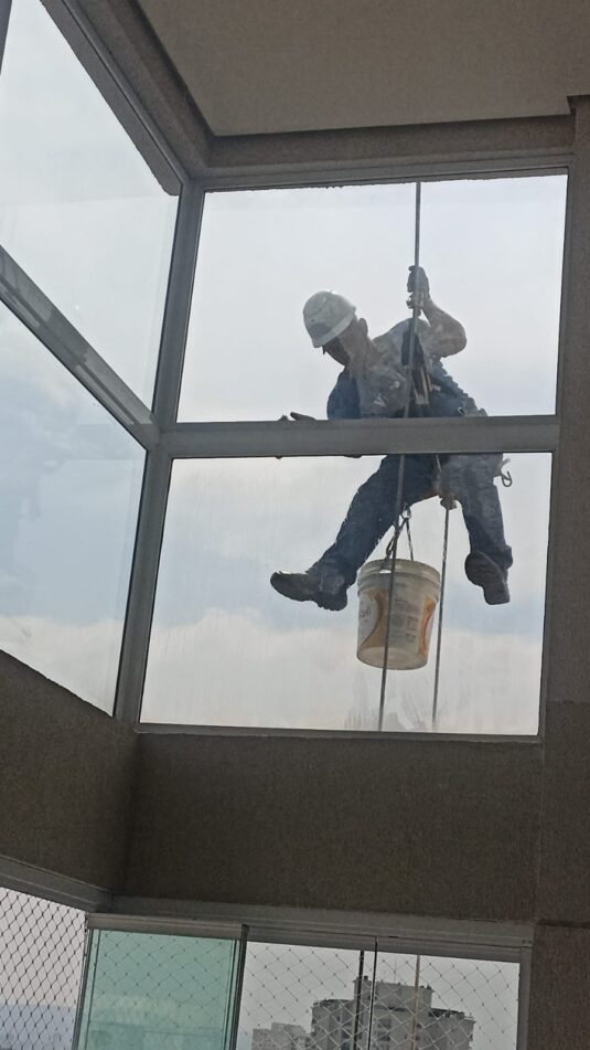 Limpeza profissional de fachada em Porto Alegre